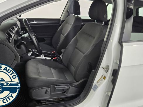 Used 2019 Volkswagen e-Golf SE w/ Driver Assistance Package image 26