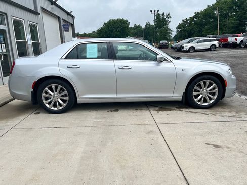 Used 2020 Chrysler 300 Touring L w/ Value Package AWD/4WD image 9