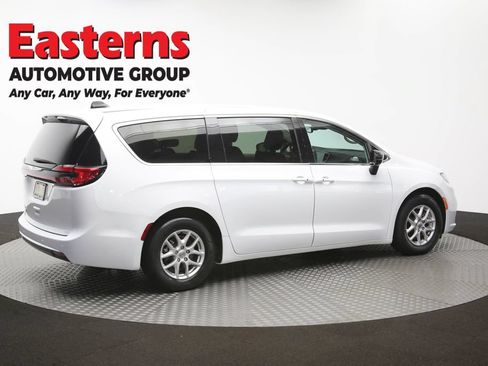 Used 2024 Chrysler Pacifica Touring-L FWD image 43