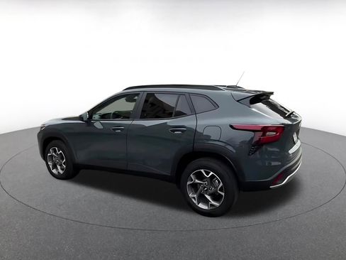 Used 2025 Chevrolet Trax LT image 11