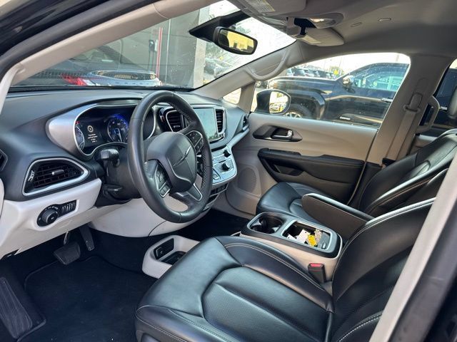 Used 2023 Chrysler Pacifica Touring-L FWD image 32
