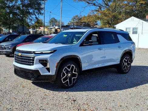 New 2026 Chevrolet Traverse High Country image 3