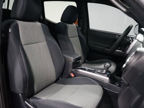 Used 2020 Toyota Tacoma TRD Off-Road w/ Technology Package image 26