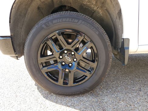 Used 2024 Chevrolet Silverado 1500 LT Trail Boss w/ Convenience Package II AWD/4WD image 11