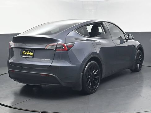 Used 2023 Tesla Model Y Long Range AWD/4WD image 46