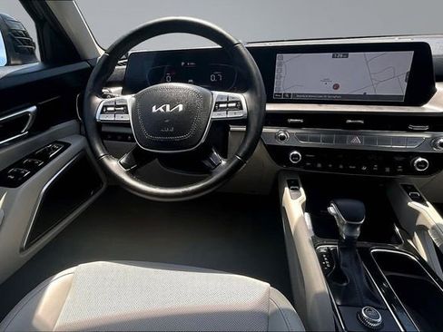 Used 2025 Kia Telluride S FWD image 8