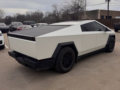 Used 2024 Tesla Cybertruck AWD Crew Cab image 8