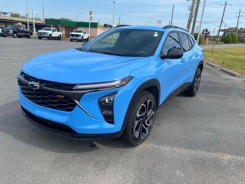 Used 2024 Chevrolet Trax RS FWD image 3