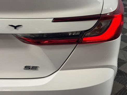 Used 2025 Toyota Camry SE FWD image 12