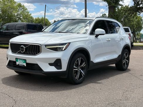 Used 2023 Volvo XC40 B5 Plus AWD/4WD image 4