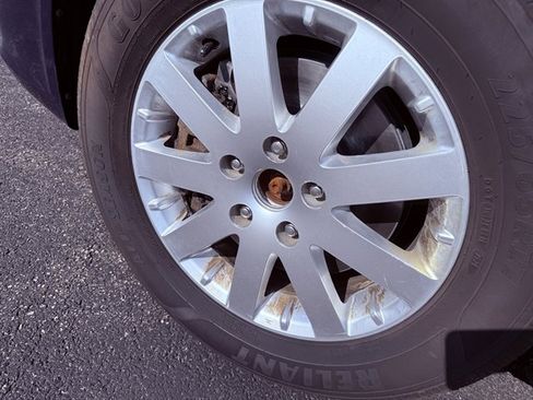 Used 2015 Chrysler Town & Country Touring image 14