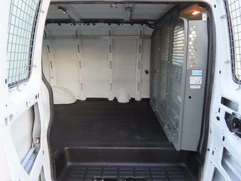 Used 2015 Chevrolet Express 2500 image 15