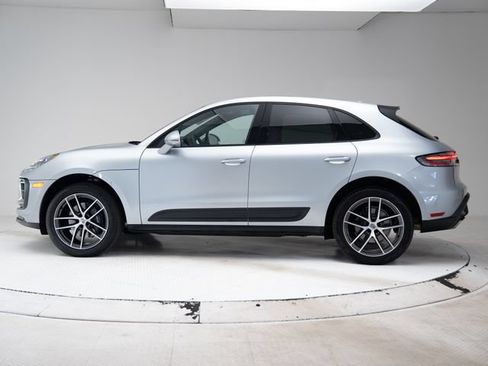 Certified 2026 Porsche Macan AWD/4WD image 2