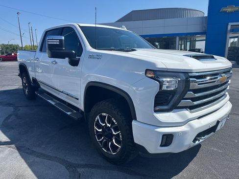 Used 2024 Chevrolet Silverado 2500 High Country w/ High Country Premium Package AWD/4WD image 3