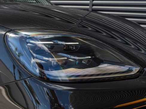 New 2026 Porsche Cayenne Coupe AWD/4WD image 13