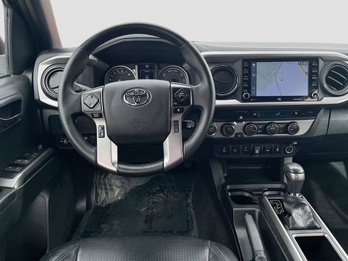 Used 2022 Toyota Tacoma Limited image 24