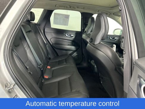 Used 2022 Volvo XC60 B5 Momentum w/ Protection Package Premier image 23