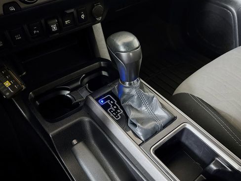 Used 2020 Toyota Tacoma TRD Off-Road image 17