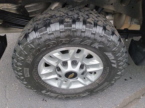 Used 2025 Chevrolet Silverado 2500 LT w/ Safety Package image 9