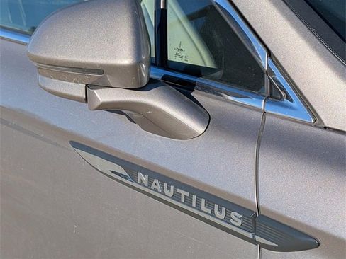 Used 2020 Lincoln Nautilus FWD w/ Equipment Group 101A image 3