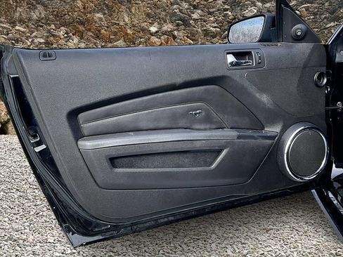 Used 2010 Ford Mustang GT image 19