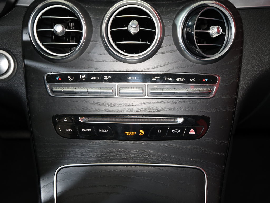 Used 2018 Mercedes-Benz GLC 300 w/ Premium Package image 25