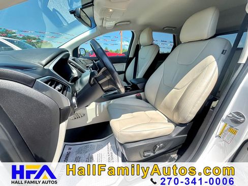 Used 2015 Ford Edge Titanium w/ Technology Package FWD image 9