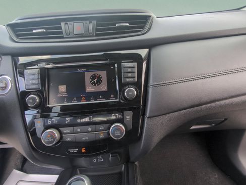 Used 2018 Nissan Rogue SL AWD/4WD image 25