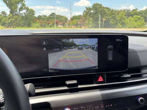 Used 2026 Kia Carnival FWD image 23