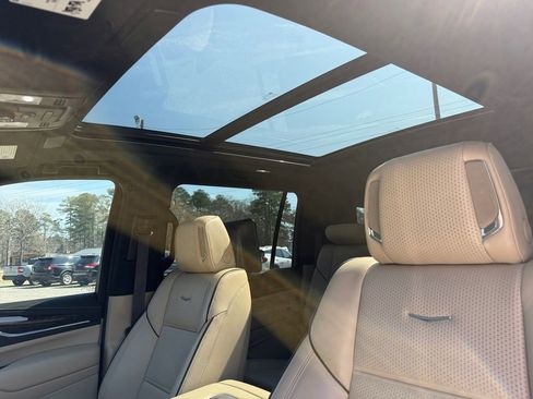 Used 2021 Cadillac Escalade ESV Premium Luxury image 24