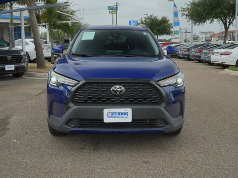 Used 2022 Toyota Corolla Cross LE w/ Moonroof Package FWD image 2