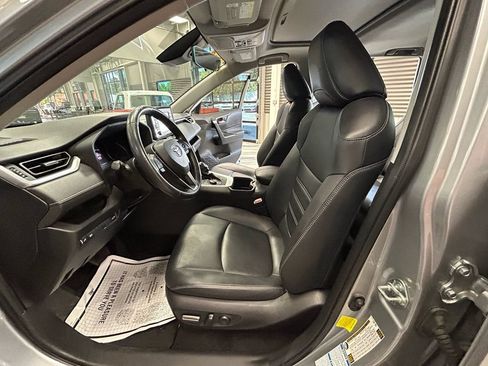 Used 2022 Toyota RAV4 XLE Premium AWD/4WD image 55