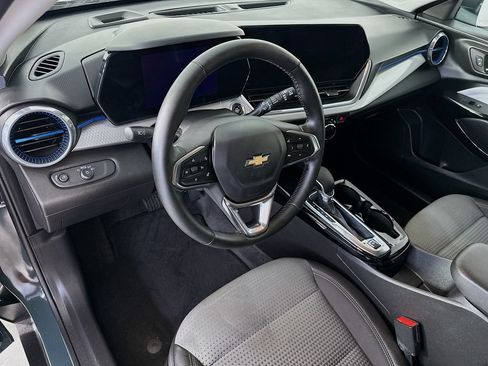 Used 2025 Chevrolet Trax LT w/ Driver Confidence Package FWD image 29