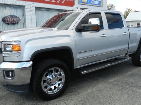 Used 2018 GMC Sierra 2500 Denali w/ Duramax Plus Package image 3