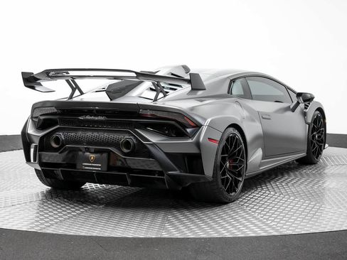 Used 2022 Lamborghini Huracan STO RWD image 19