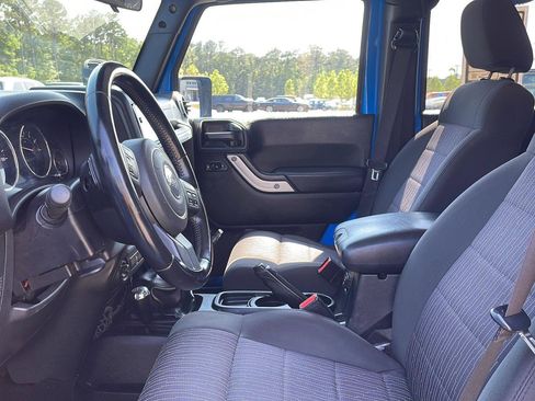 Used 2011 Jeep Wrangler Unlimited Sahara w/ Dual Top Group AWD/4WD image 13