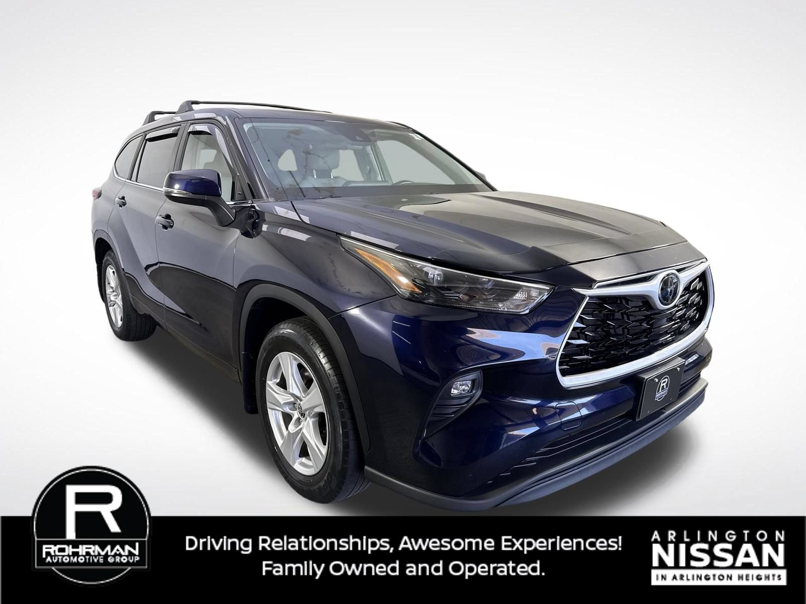 Used 2023 Toyota Highlander LE FWD image 3