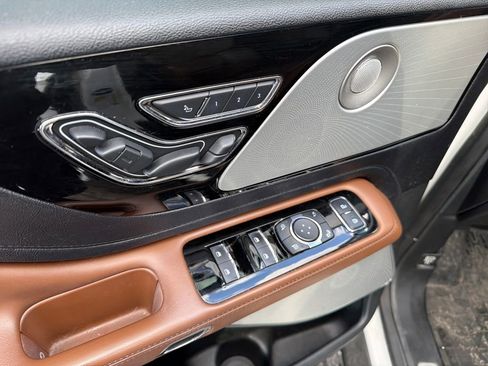 Used 2021 Lincoln Aviator Reserve w/ Equipment Group 210A image 15