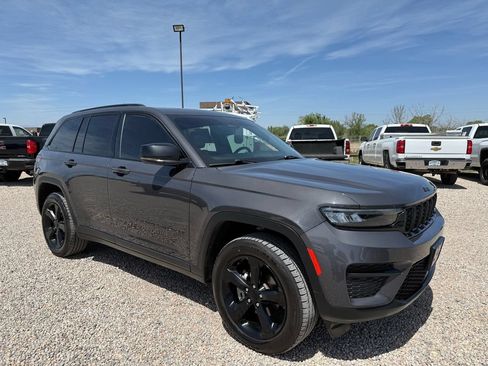 Used 2023 Jeep Grand Cherokee Altitude AWD/4WD image 1
