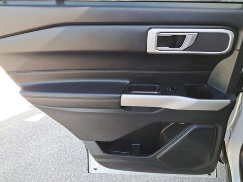 Certified 2022 Ford Explorer XLT w/ Equipment Group 202A image 14