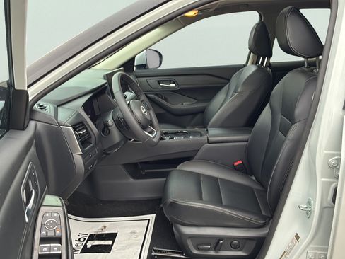 Used 2024 Nissan Rogue SL w/ SL Premium Package FWD image 13