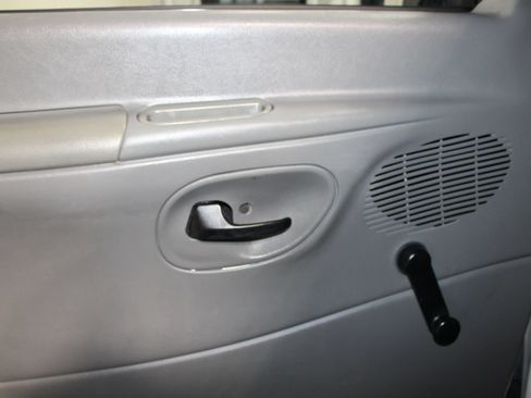 Used 2006 Ford E-350 and Econoline 350 Super Duty RWD image 9