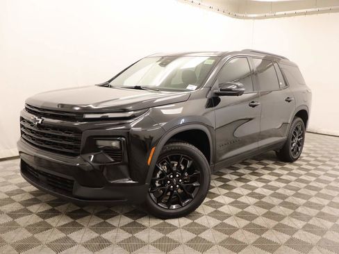 Used 2025 Chevrolet Traverse LT w/ Midnight/Sport Edition image 1