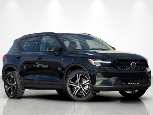 New 2026 Volvo XC40 B4 Core w/ Protection Package Premier image 8