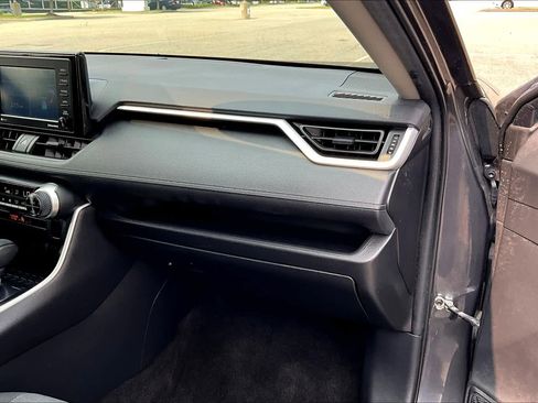 Used 2021 Toyota RAV4 XLE w/ Convenience Package image 13