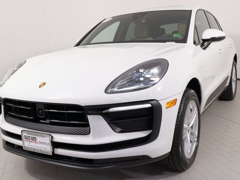 Used 2025 Porsche Macan image 6