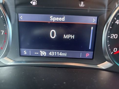 Used 2023 Chevrolet Traverse LT FWD image 35