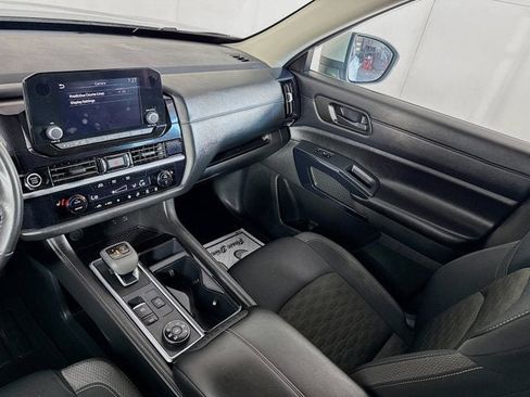 Certified 2024 Nissan Pathfinder SV image 23