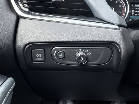 Used 2018 Buick Enclave Essence FWD image 32