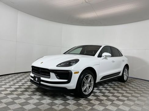 Used 2023 Porsche Macan image 3